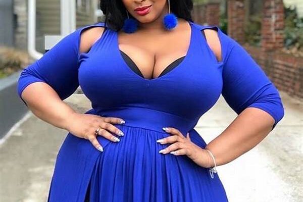 Celebrating Curves With Trendy Outfits